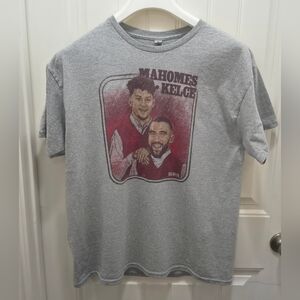Mahomes Kelce KC Chiefs NFLPA Retro Portrait Graphic Tee Heather Gray 2XL